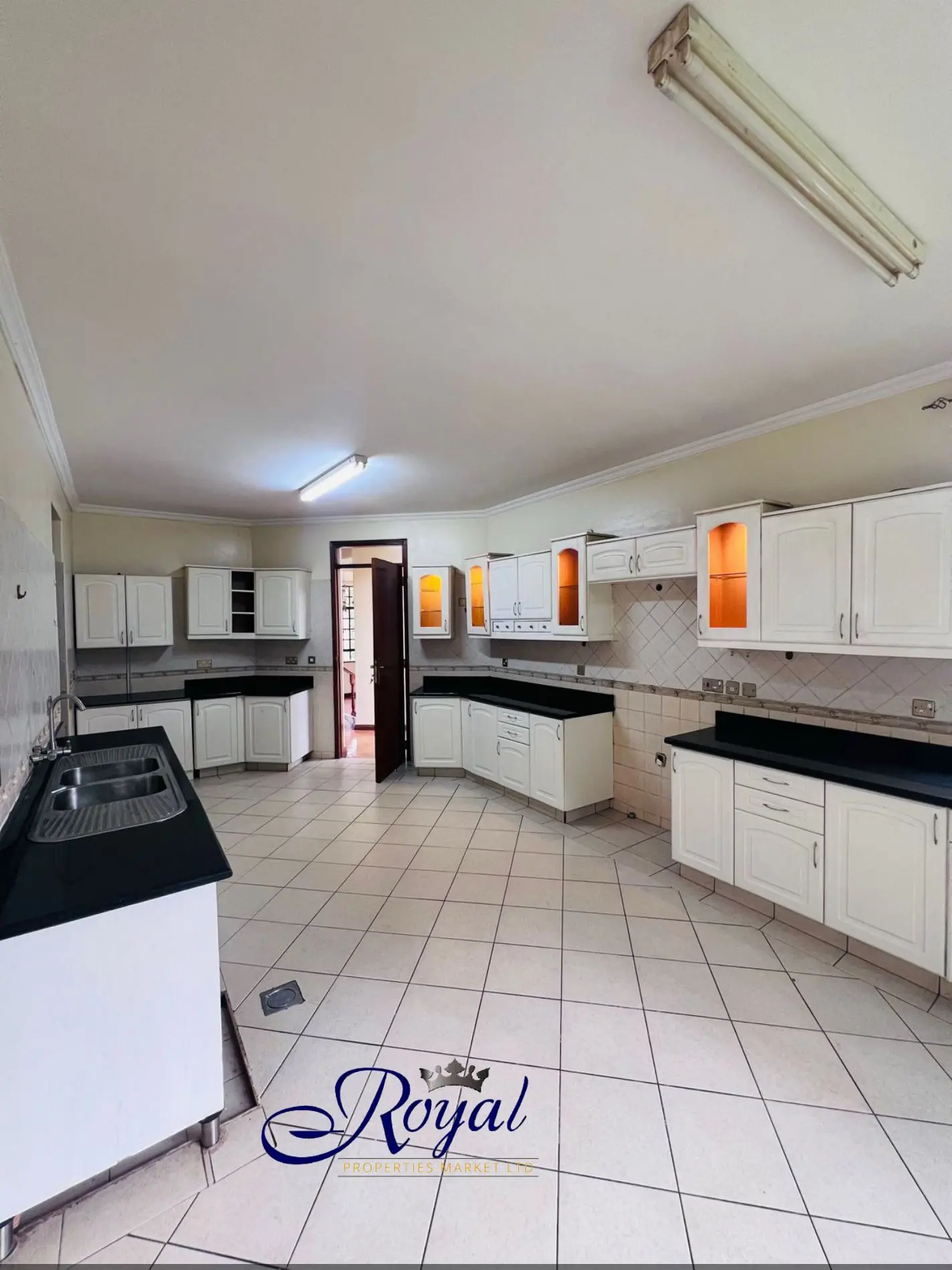 Old Kitisuru Elegant 5 - Bedroom All Ensuite Home for Sale